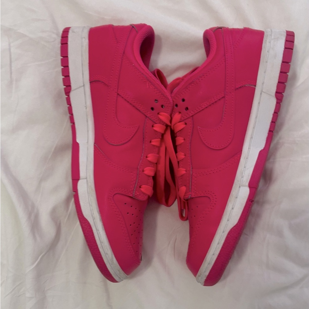 hyper pink nike dunk lows women’s size 8